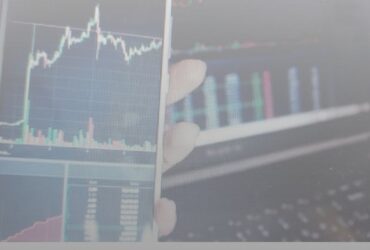 Apa Itu Hold? Lebih Baik Hold Dulu atau Cut Loss Saja?